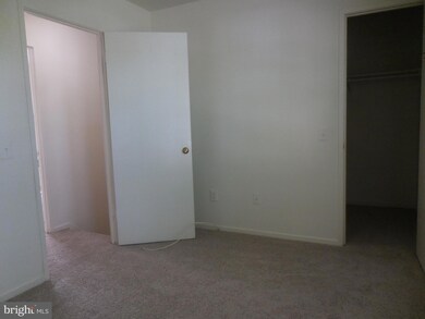 17 Cross Laurel Ct, Germantown, MD 20876 - photo 4