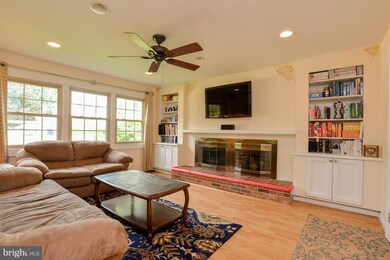 13152 Maltese Ln, Fairfax, VA 22033 - photo 7