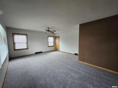 1517 Florence Ln, Davenport, IA 52804 - photo 2