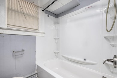 2-web-or-mls-Middlesex_6225_Unit5 - Bath