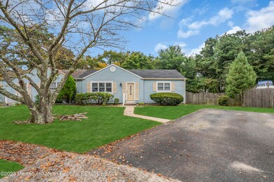 527 Tinsmith Ct, Toms River, NJ 08753 - photo 4