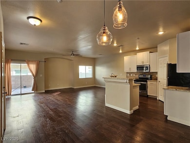 5545 Dueces Wild Ct unit 103, Las Vegas, NV 89122 - photo 4