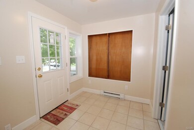 742 Krocks Ct, Allentown, PA 18106 - photo 4