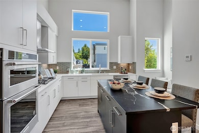 Bright Kitchen (photos of lot34, same floorplan)