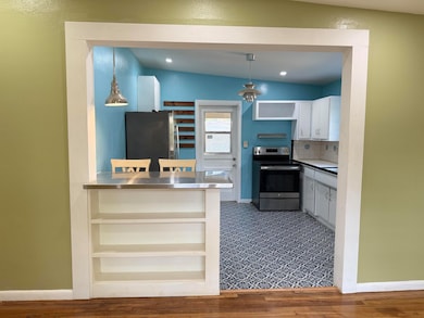 1811 Tyndall Dr, Tallahassee, FL 32304 - photo 3