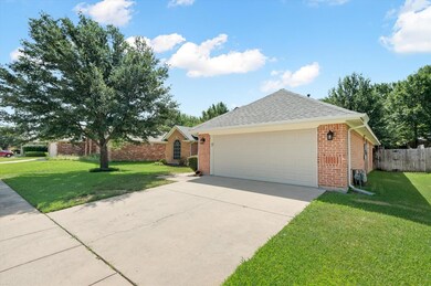 9108 Trail Wood Dr, North Richland Hills, TX 76182 - photo 3