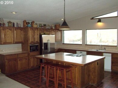 380 Thompson St, Heppner, OR 97836 - photo 4