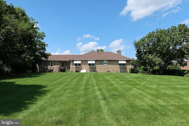 1526 Sandy Hill Rd unit 8, Plymouth Meeting, PA 19462 - photo 2