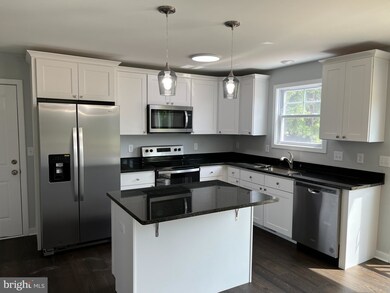 319 Chalcedony Dr, Martinsburg, WV 25404 - photo 4