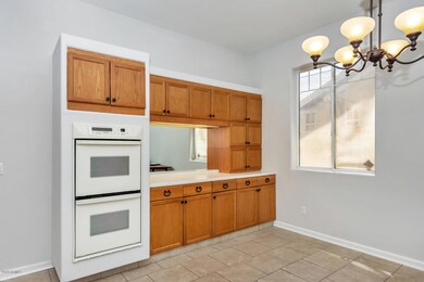207 N 12th Ave-large-007-16-Main Living