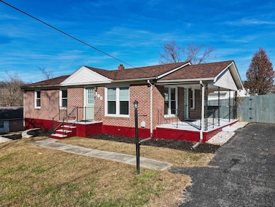 106 Montgomery St, Radford, VA 24141 - photo 4