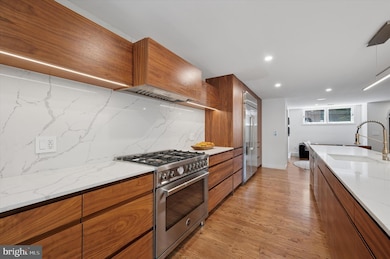 283 Locust St, Philadelphia, PA 19106 - photo 3