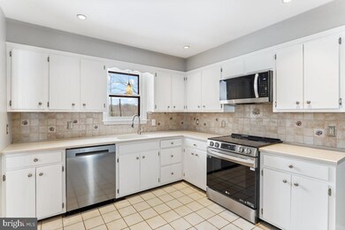 121 Forge Hill Ln, Phoenixville, PA 19460 - photo 7