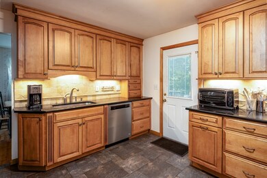 97 Howe St, Ashland, MA 01721 - photo 5