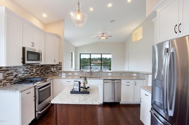 LaterraLinks_143-201_Kitchen