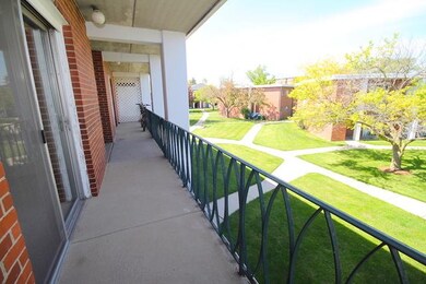 140 E Lake St unit 1A, Elmhurst, IL 60126 - photo 3