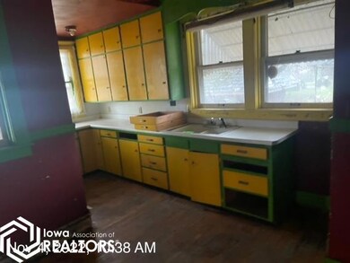 110 N Adams St, Wayland, IA 52654 - photo 4