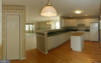 10500 Vista Gardens Dr, Bowie, MD 20720 - photo 2