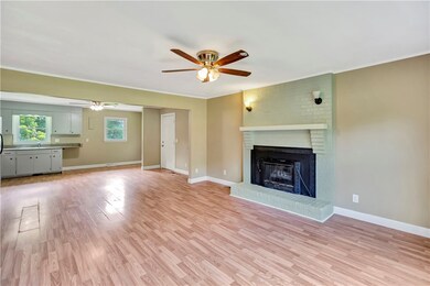 Open floor plan - living room and kitchen