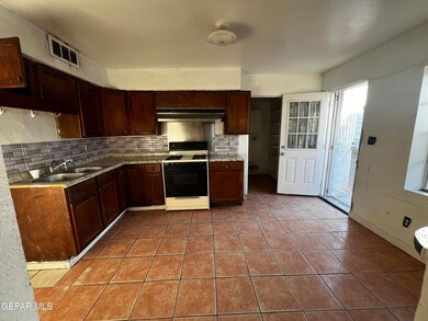 330 Mccune Rd, El Paso, TX 79915 - photo 4