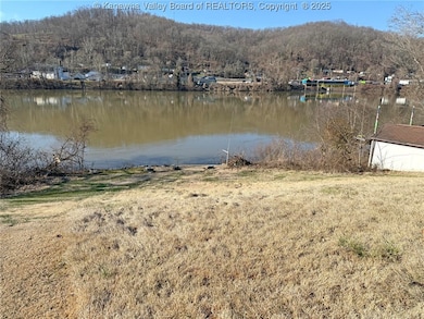 2207 W Virginia Ave, Dunbar, WV 25064 - photo 6