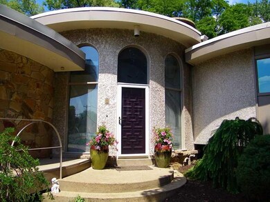 Entry/Foyer.