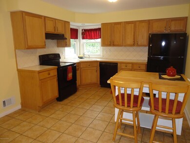 6307 Apex Dr, Louisville, KY 40219 - photo 4