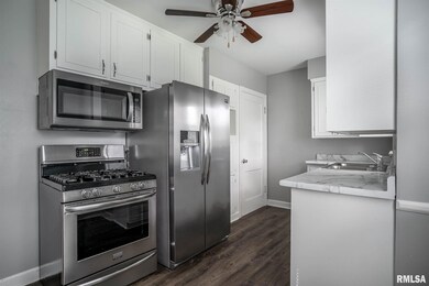 2511 N Myrtle St, Davenport, IA 52804 - photo 4