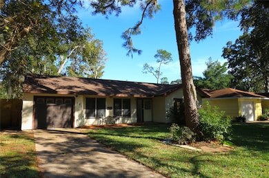 58 Caladium Ct, Lake Jackson, TX 77566 - photo 2