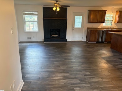 3036 Elmhurst Dr, Boiling Springs, SC 29316 - photo 2