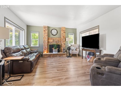 719 Peters St, Raymond, WA 98577 - photo 7