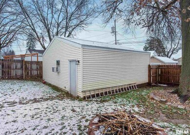 2307 N Howell St, Davenport, IA 52804 - photo 6