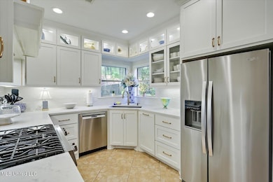 15-112 Newport Cir
