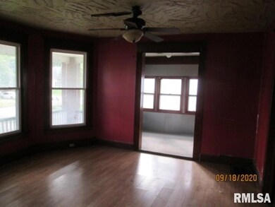 2136 W 5th St, Davenport, IA 52802 - photo 4