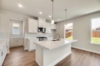 524 Marcus Ln, Crowley, TX 76036 - photo 3