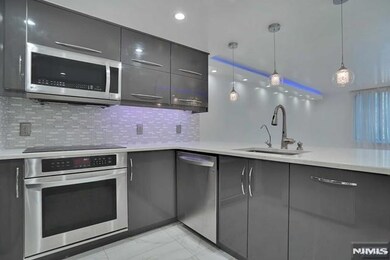 Palisades unit 710, Fort Lee, NJ 07024 - photo 4