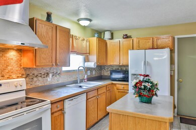 6 - Kitchen