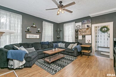 1334 E 9th St, Davenport, IA 52803 - photo 4