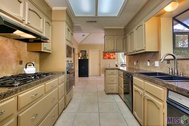 Pretty kitchen with granite tiles and pretty updat