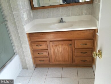 2567 Windbreak Dr, Alexandria, VA 22306 - photo 5