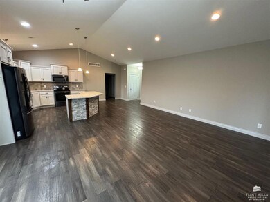 8747 N Kelliann Way, Manhattan, KS 66502 - photo 3