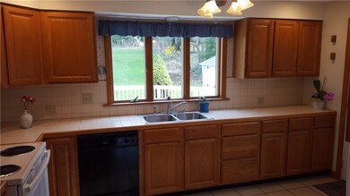 3267 W 32nd St, Erie, PA 16506 - photo 2