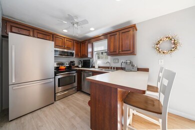 194 Fieldstone Dr, Londonderry, NH 03053 - photo 3