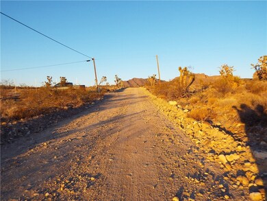 View of dirt / gravel road