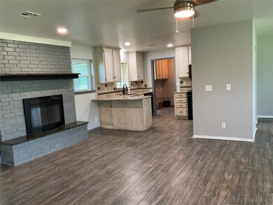 1011 W 126th St S, Jenks, OK 74037 - photo 5
