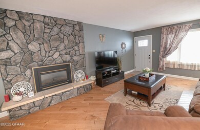 2217 Fallcreek Ct, Grand Forks, ND 58201 - photo 4