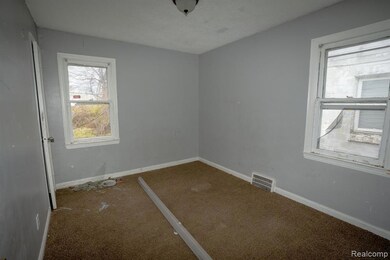 9262 Coyle St, Detroit, MI 48228 - photo 7