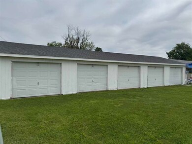 1213 Bowler St, Hiawatha, IA 52233 - photo 3