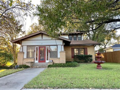 215 S Grand Ave, Gainesville, TX 76240 - photo 2