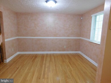 6814 Montivideo Square Ct, Falls Church, VA 22043 - photo 5